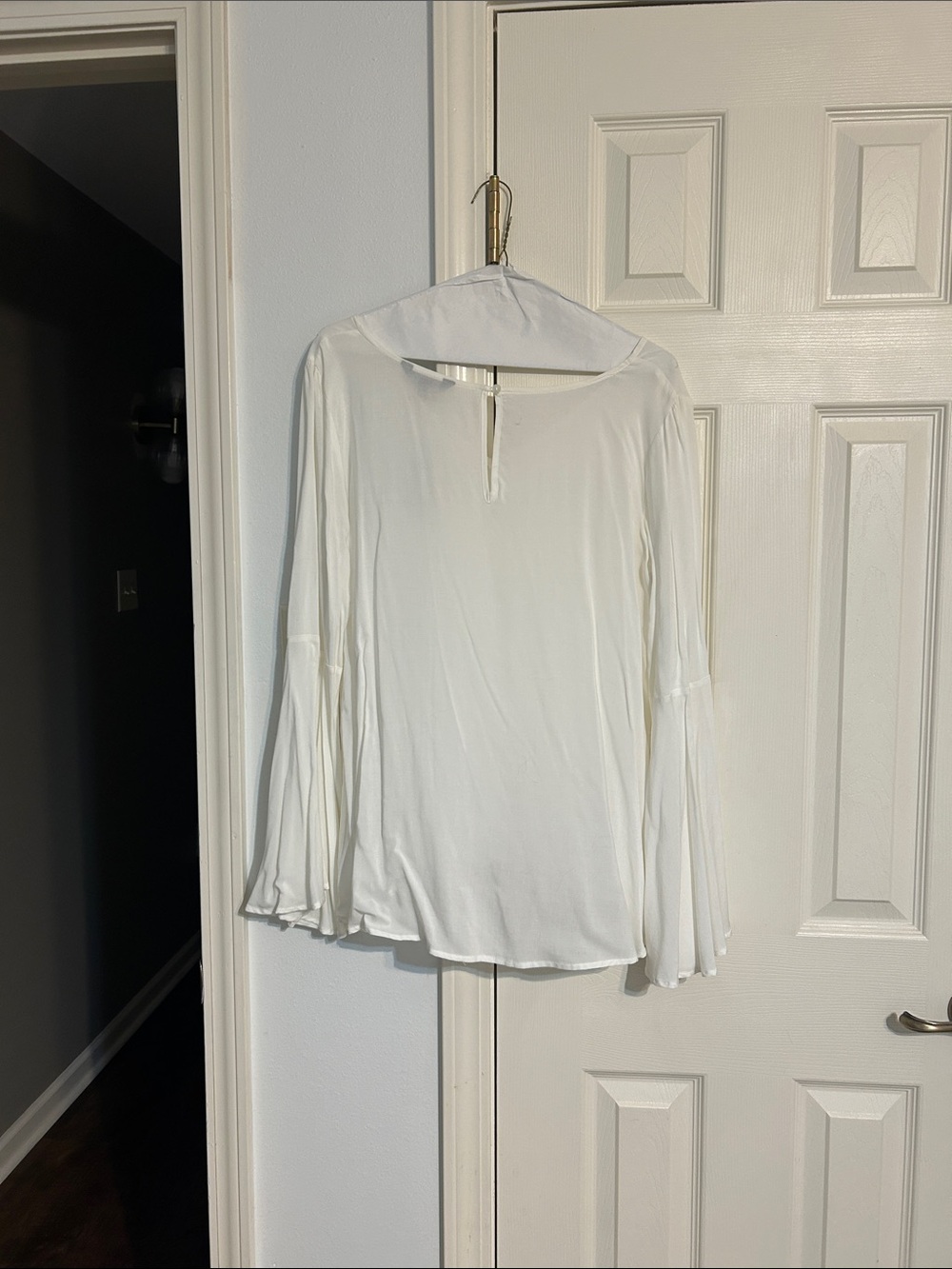 NWT Express White V-Neck Bell Sleeve Blouse - Picture 5 of 6